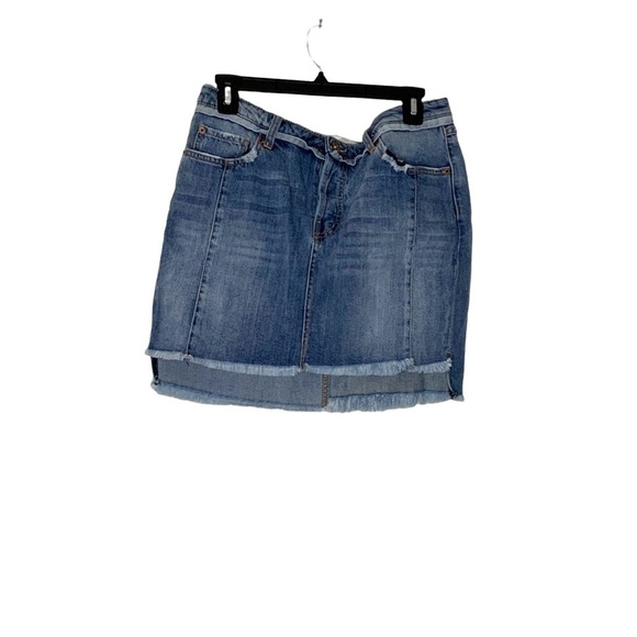 Band of Gypsies jean mini skirt with frayed hem. Size 28 - Picture 4 of 8